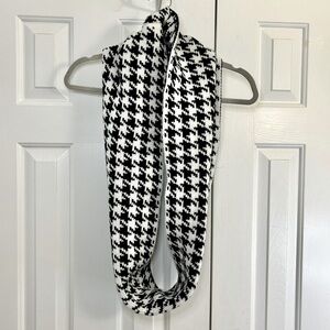 NWT Cejon Houndstooth Black & White Infinity Scarf